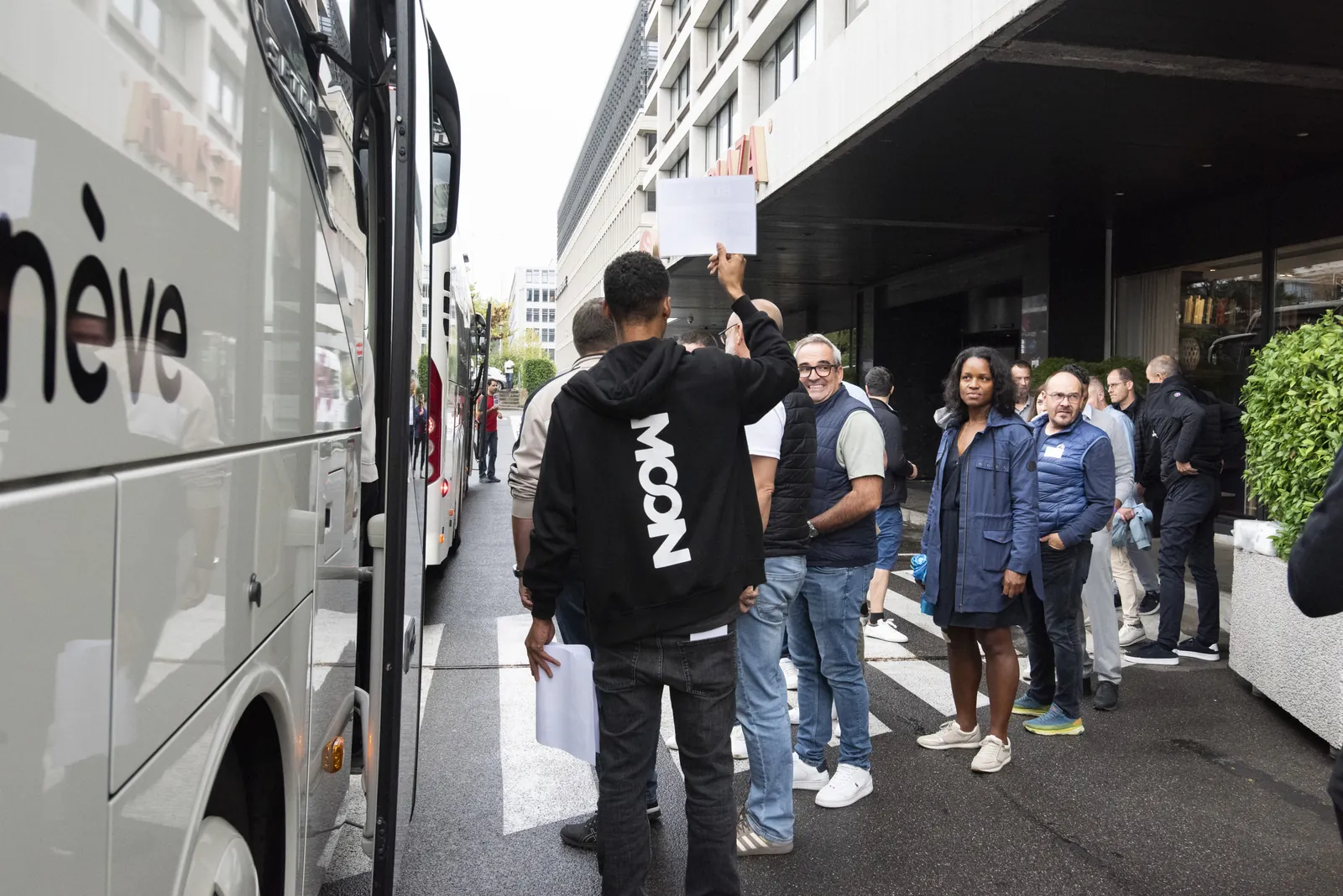Accueil des participants et transfert en bus, Acrotec à Genève, Moon Suisse