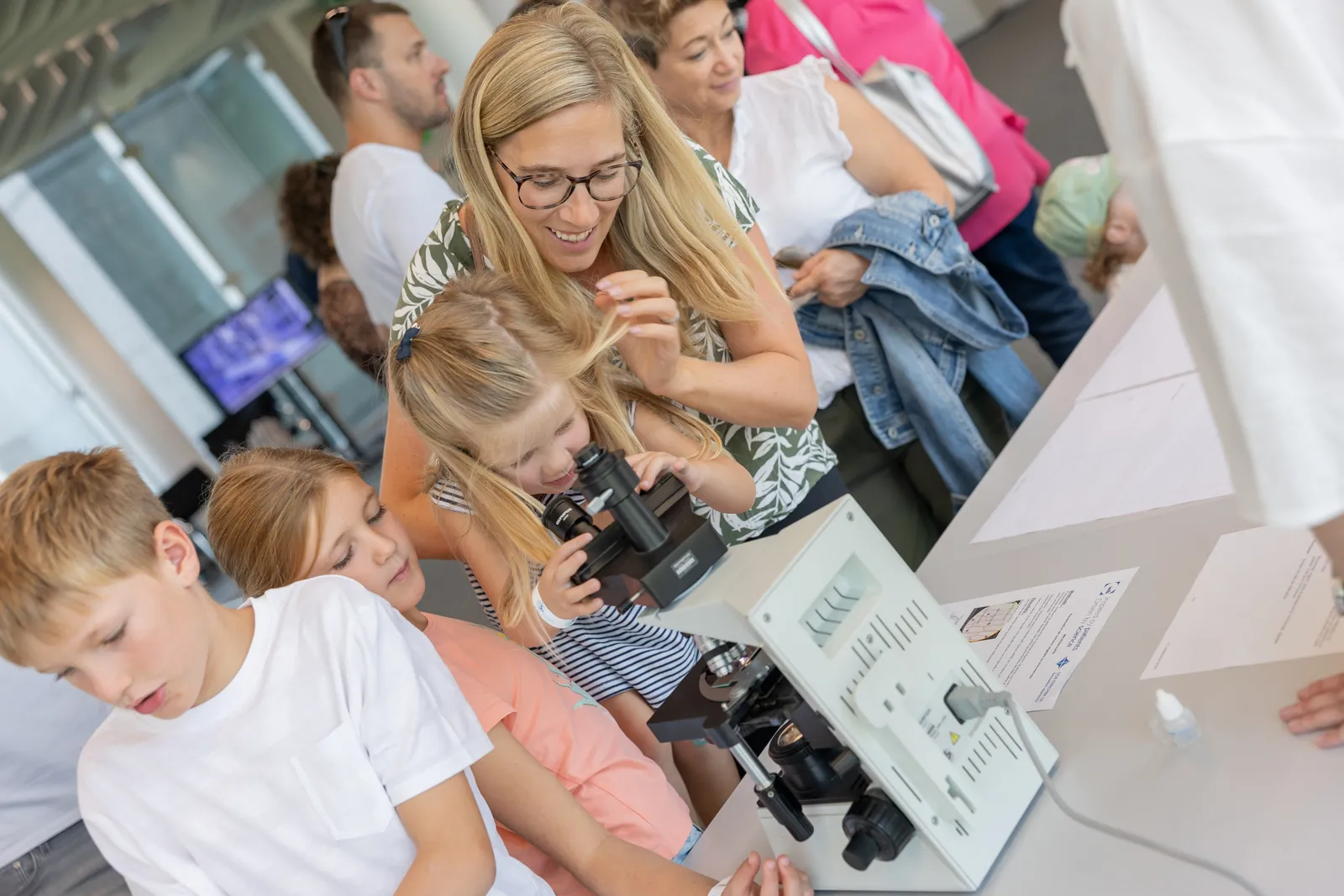 Atelier sciences pour enfants, journée des familles UCB à Bulle, Moon Suisse